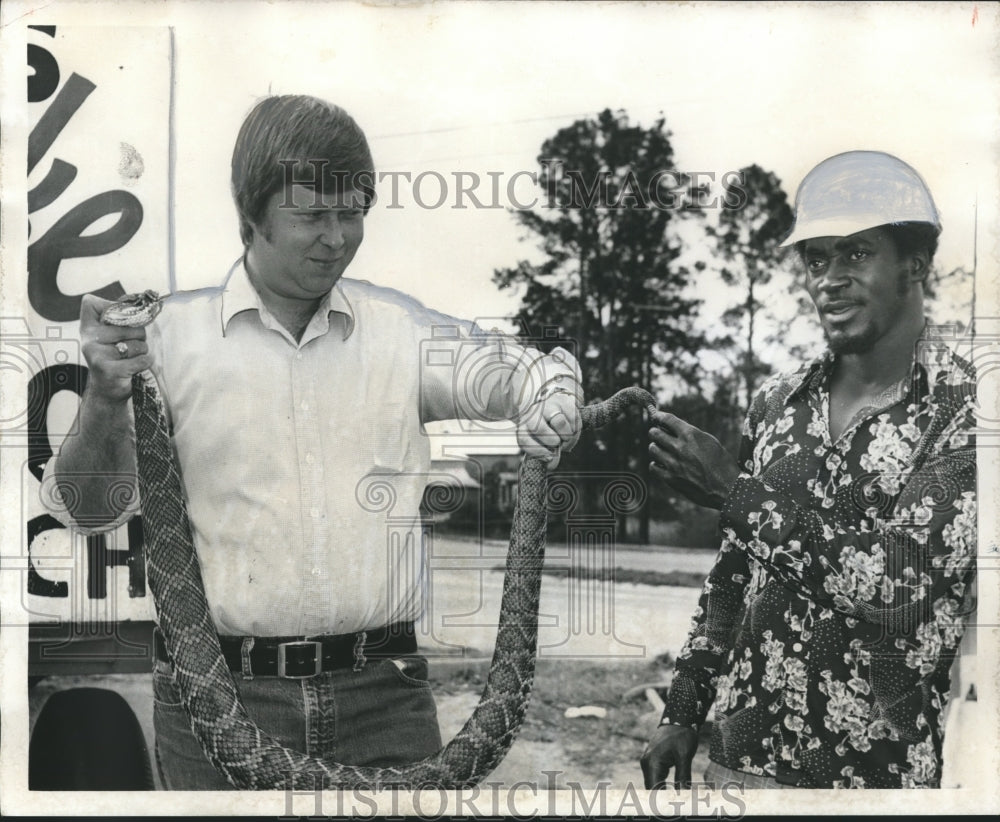 1976 Don Childre, Jaycee President, holds snake as Johnny Kyles pets - Historic Images