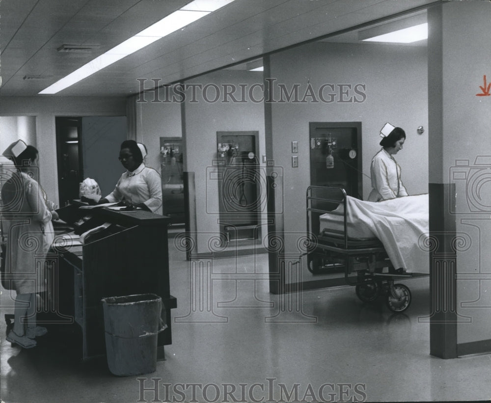 1967, Intensive Care Unit at Baptist Medical Center in Birmingham - Historic Images