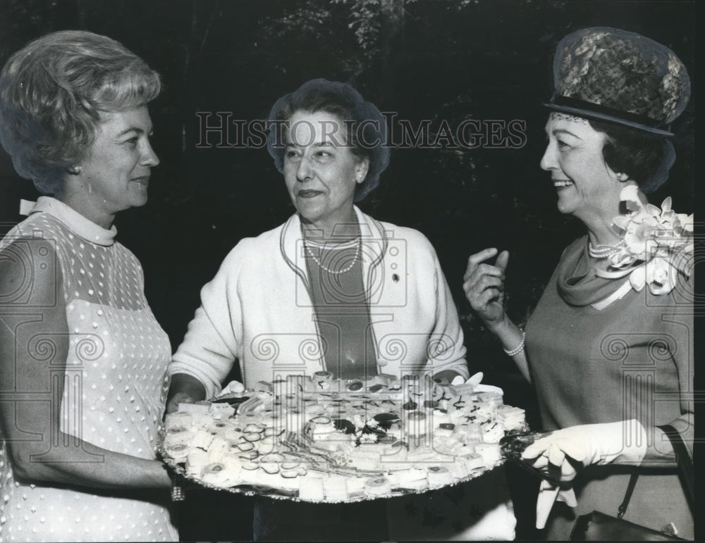 1969, Women&#39;s Committee of 100 Honors New Officers, Members, Alabama - Historic Images