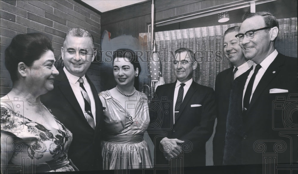 1963 Press Photo Mrs. Horace Hammond and Others at Theater honoring her-Historic Images