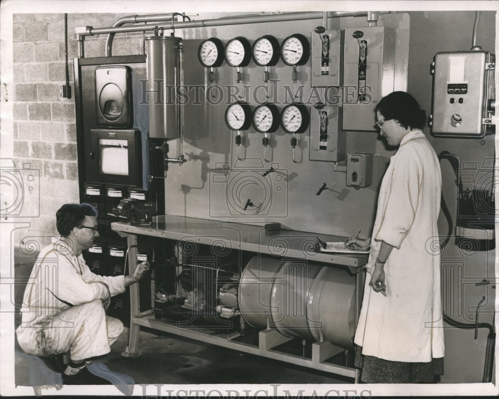 1952 High-Pressure Reactor Installed at Southern Research Institute - Historic Images