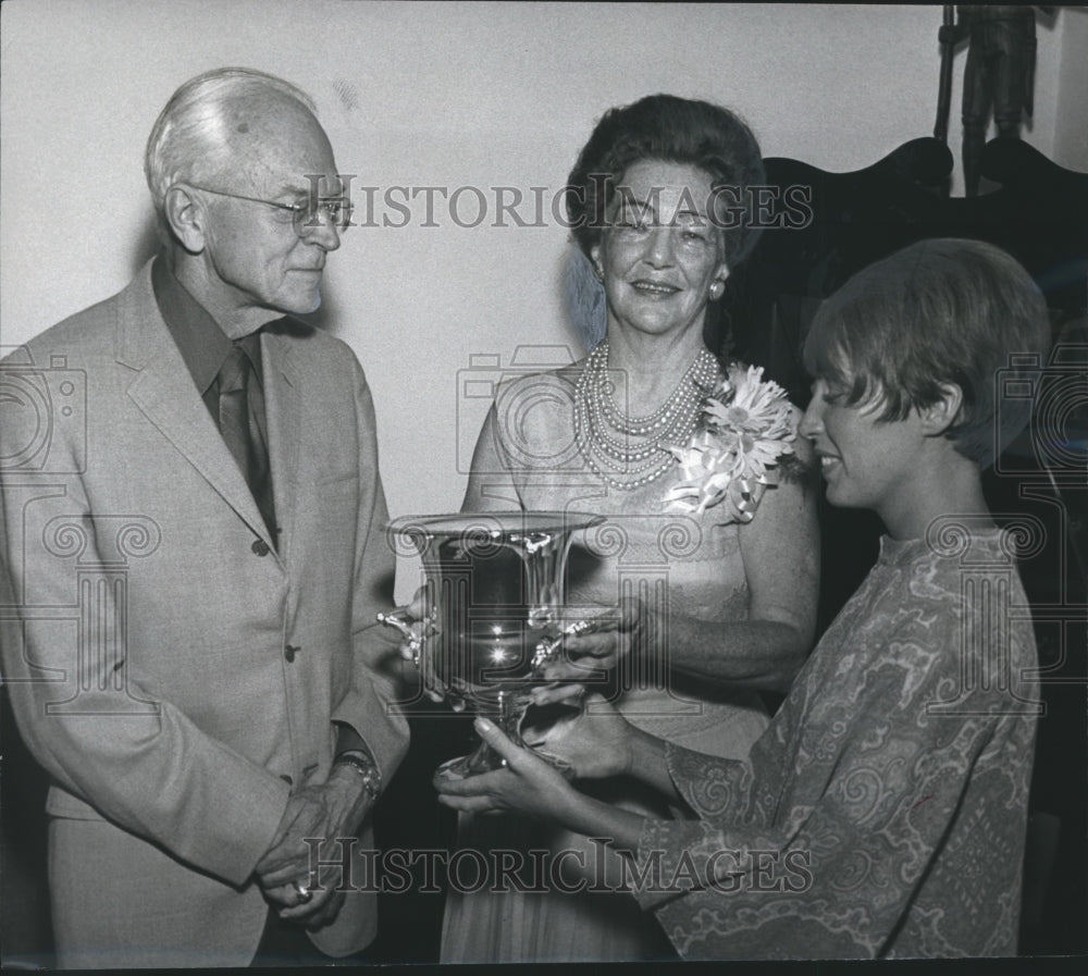 1971 Press Photo Palmer Calvert of Jacksonville State honored at reception - Historic Images