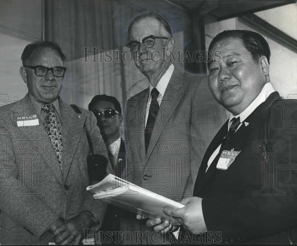 1971 Albertville, Alabama Mayor Darden, Center, Taiwan's P.H. Hung - Historic Images