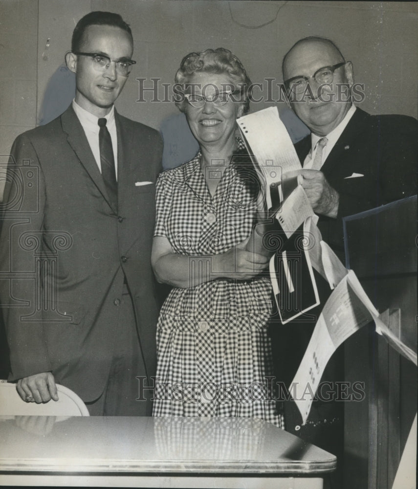 1962, Doctor and Mrs. George A. Denison honored at Alabama Banquet - Historic Images