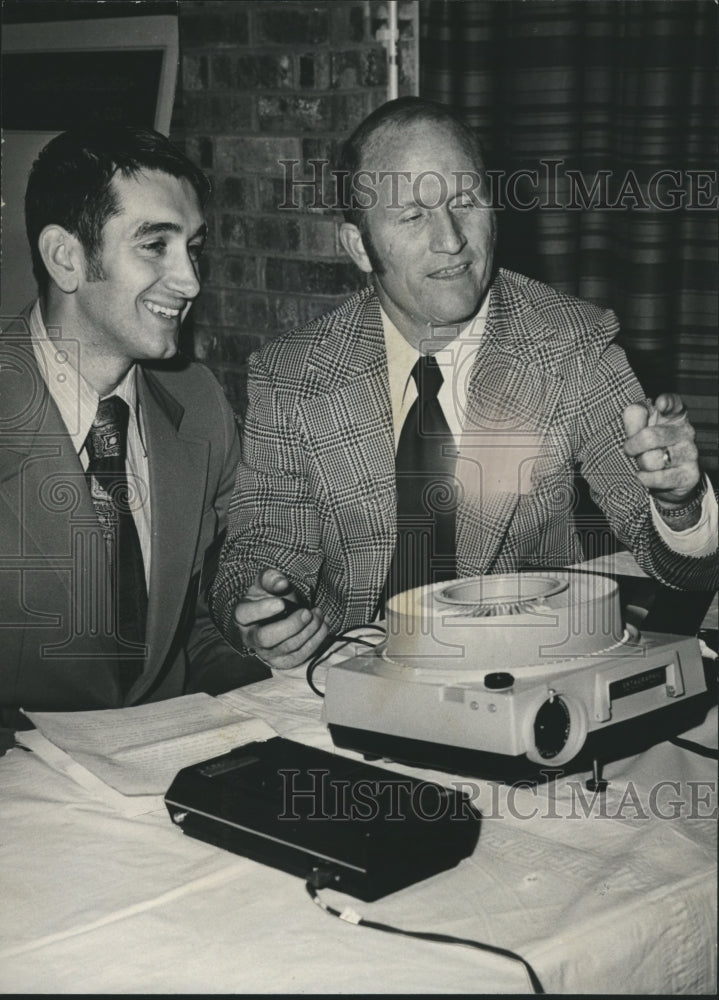 1974 Press Photo Veterinary Graduates discuss work in Ethiopia, Jerry Bedsole - Historic Images