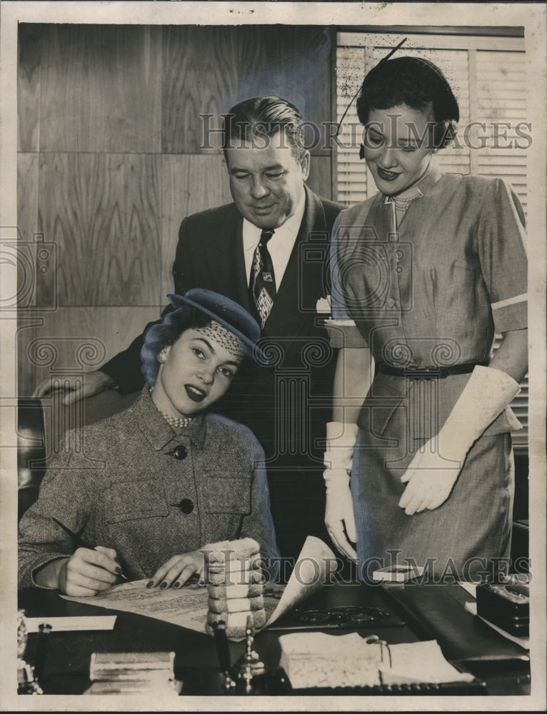 1953, Maid of Cotton Alice Corr at Mayor Green&#39;s office, Alabama - Historic Images