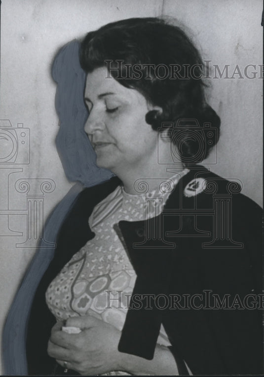 1971, Mrs. Lillian Cobb goes into courtroom, "murder for hire" Trial - Historic Images