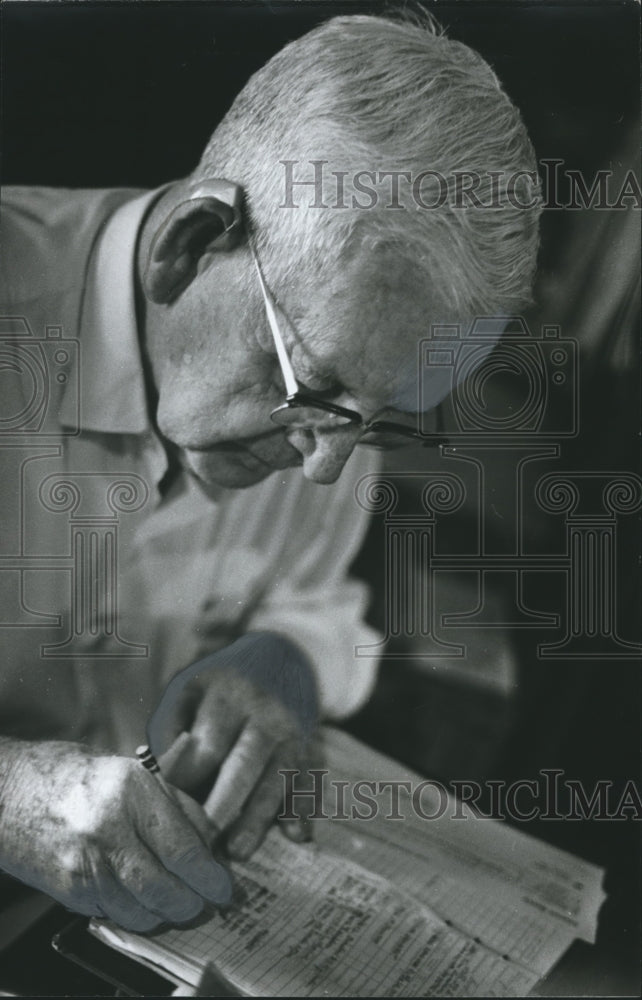 1972 Press Photo Zollie Cowart, Drug store owner, Calera, Alabama - abno00898 - Historic Images