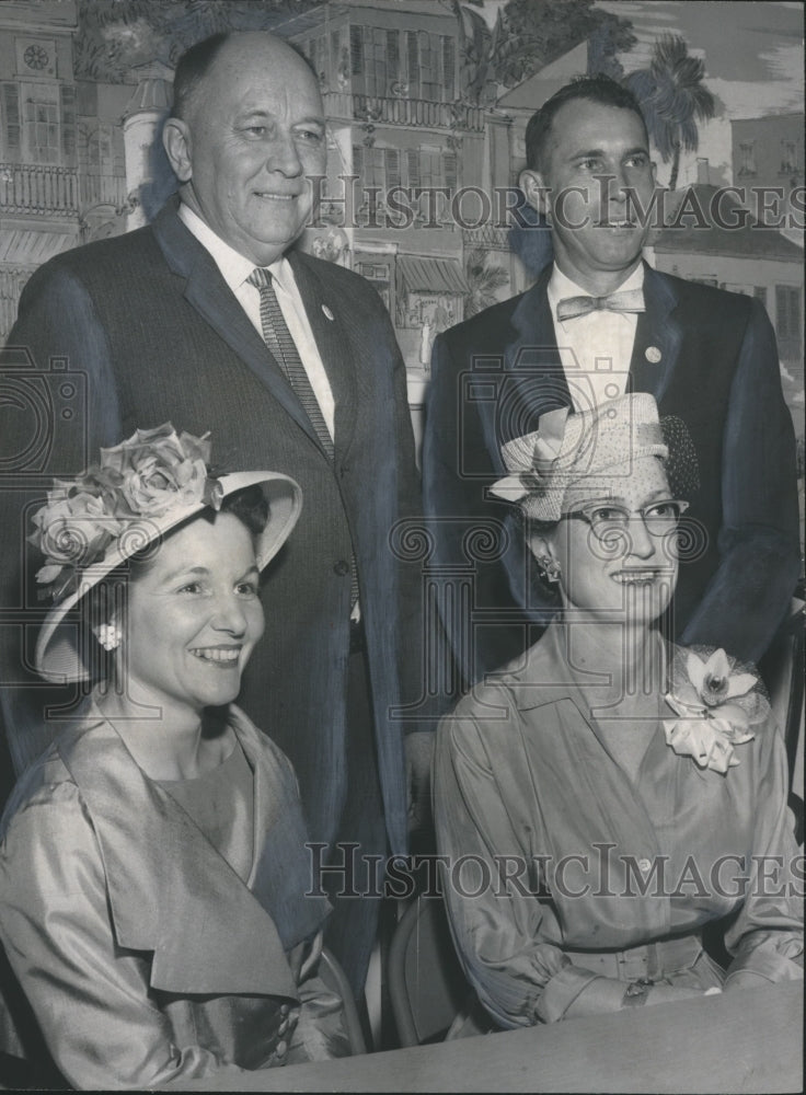 1960 Press Photo J. C. Hunnicutt with Others at Vocational Association Meeting - Historic Images