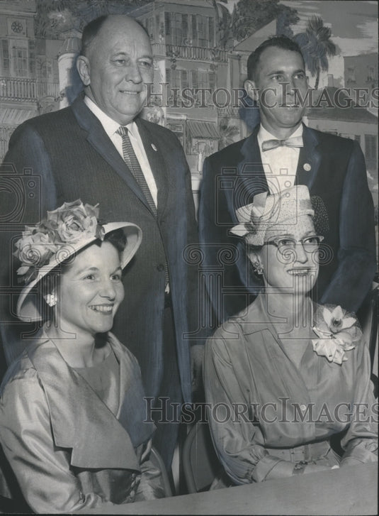 1960 Press Photo J. C. Hunnicutt with Others at Vocational Association Meeting - Historic Images