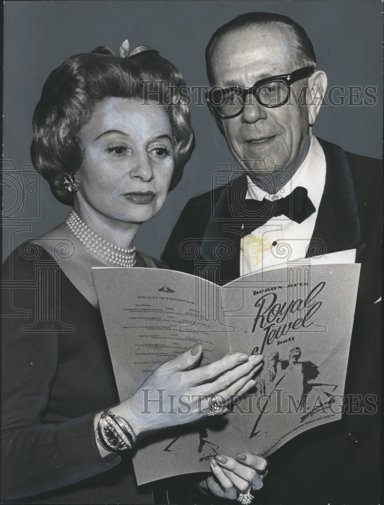 1966, Jewels her own design, Mr., Mrs. George Cunningham, Scribblers - Historic Images