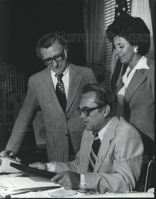 1976 J. Bloomer Birmingham News Editor, Governor Wallace & wife, AL - Historic Images