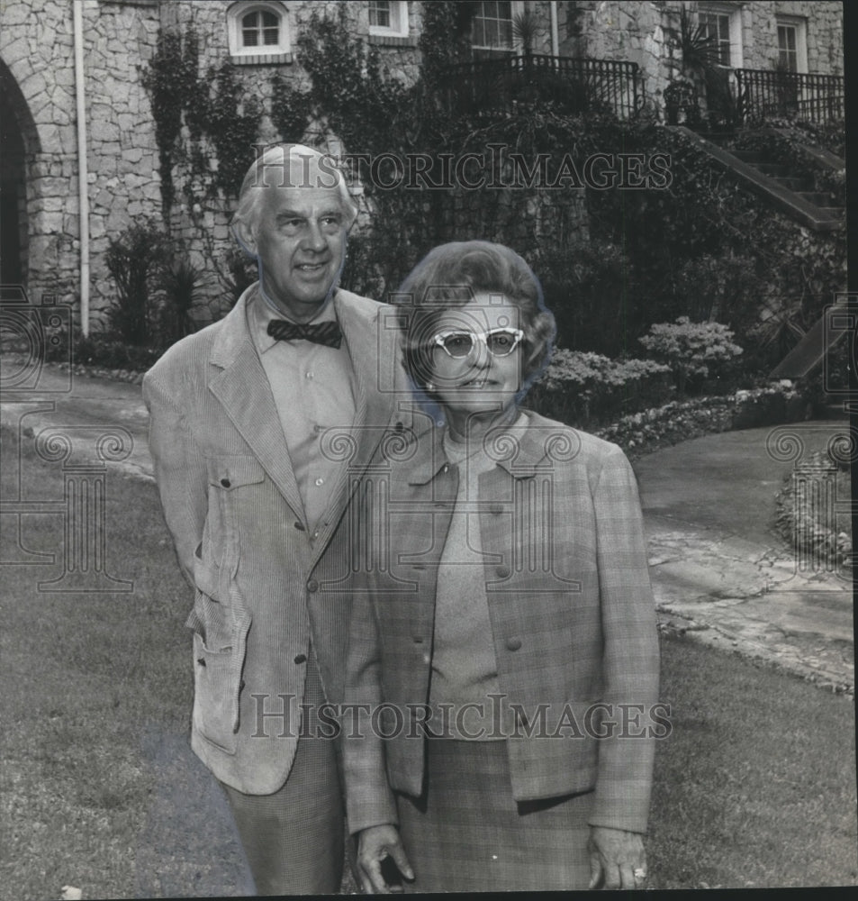 1972 Press Photo Mr. and Mrs. B. Fritz Canon win Landscape Award for Beauty-Historic Images