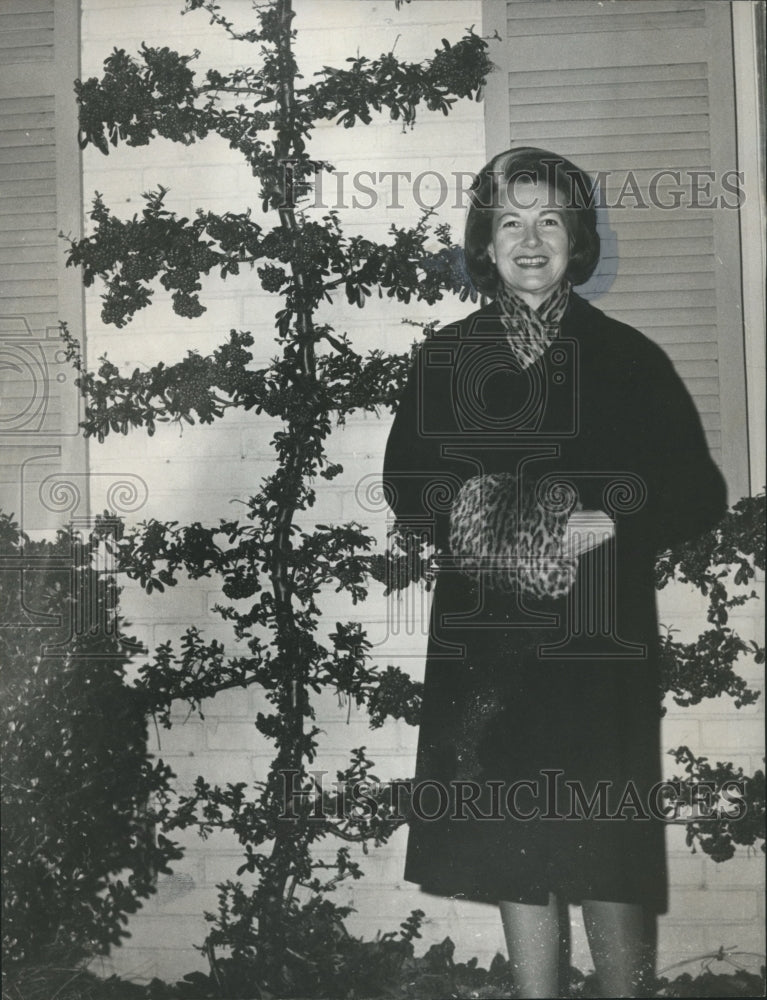 1963, Mrs. Gerald Drennen of Scribblers - abno01016 - Historic Images