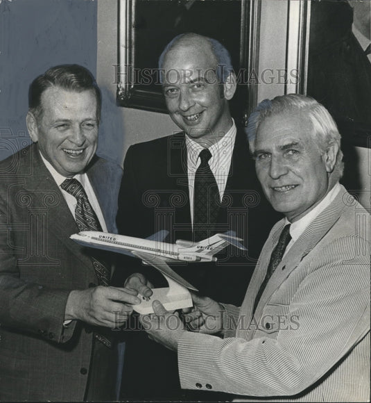 1972, United Airlines adds new nonstop flight to West Coast, Alabama - Historic Images