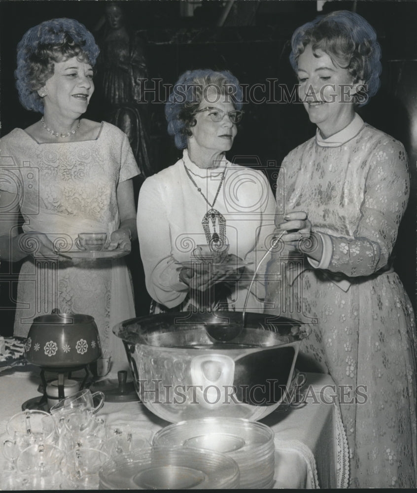 1973 Birmingham Metropolitan Business and Professional Women's Club - Historic Images
