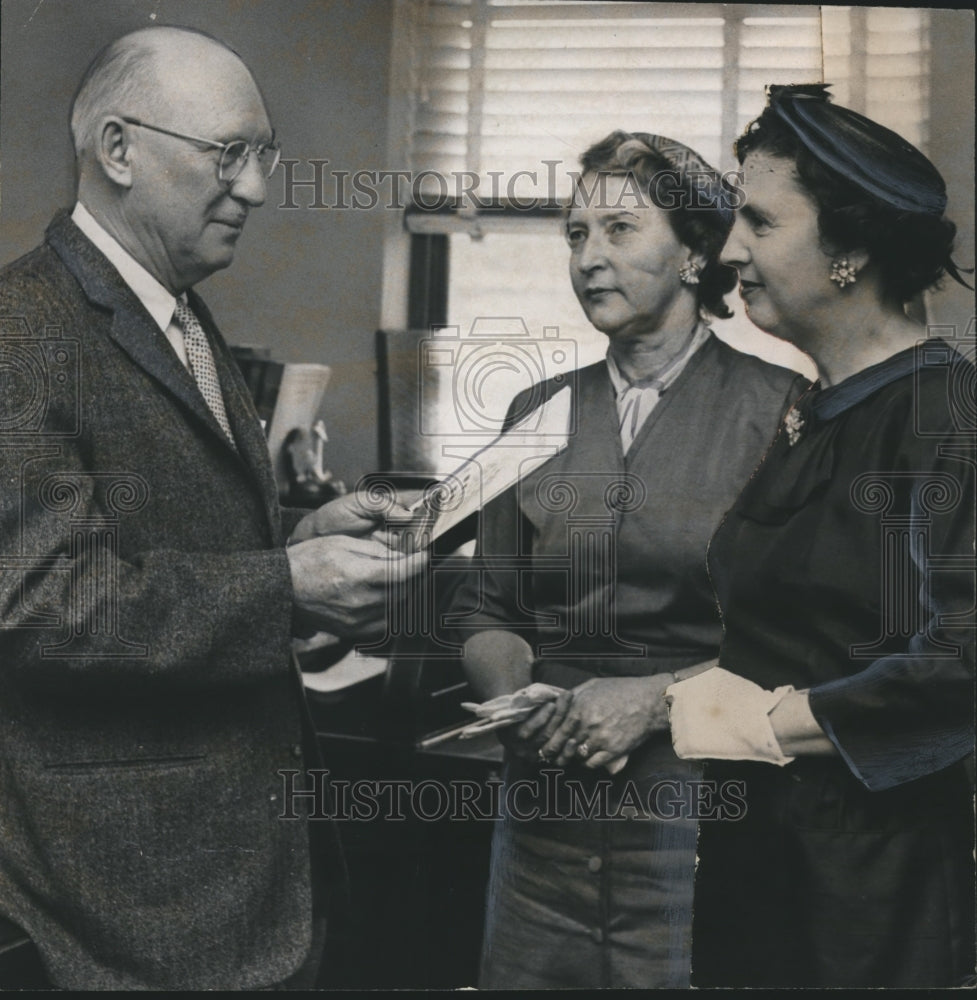 1959 Doctor George Denison with Others at Public Health Workers Meet - Historic Images