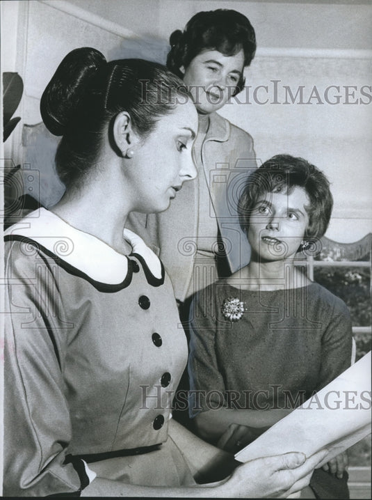 1963, Mrs. W.P. Cox & members Junior Committee of Birmingham Symphony - Historic Images