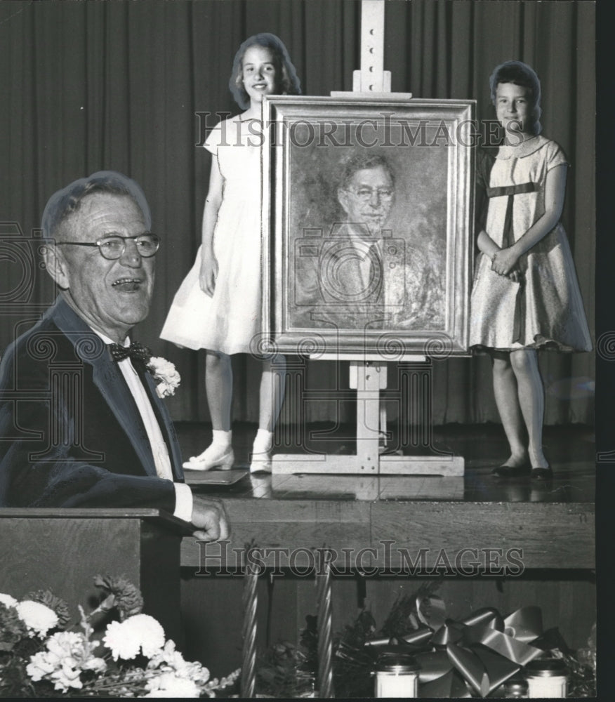 1959 Press Photo L. S. Blake, pharmacy dean at retirement banquet, Auburn - Historic Images