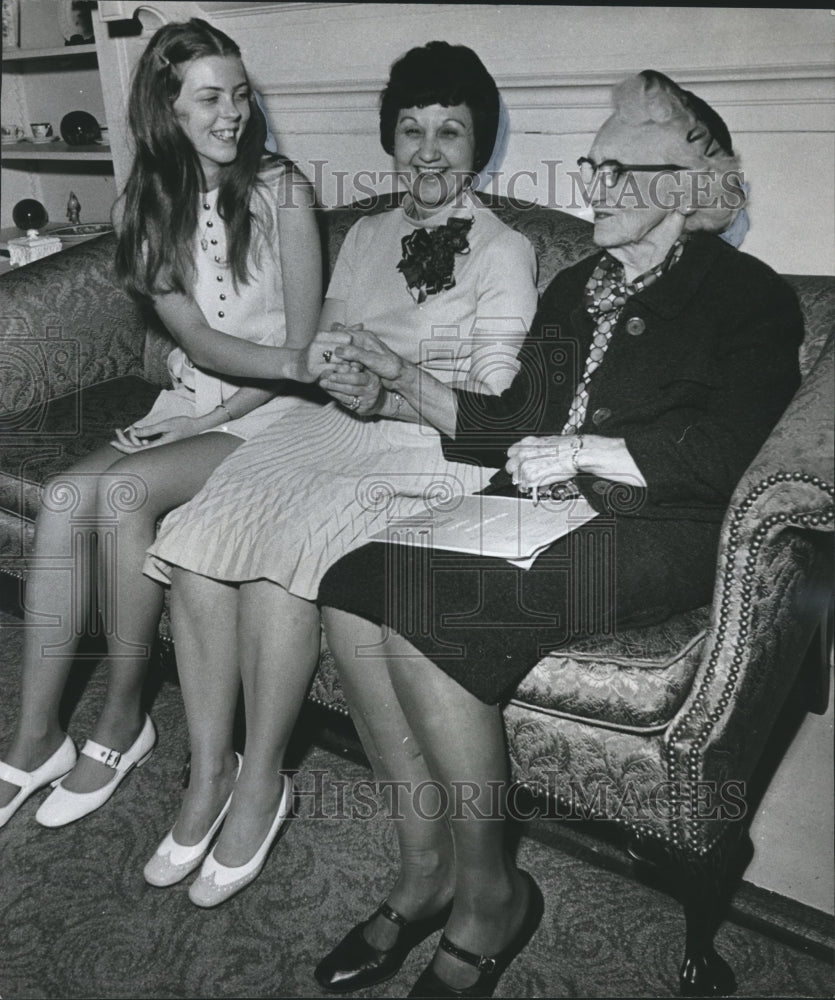 1972 Press Photo Clubwomen Mary Littlejohn, Mrs. J. DeLorme, Mrs. W.J. Rosser - Historic Images