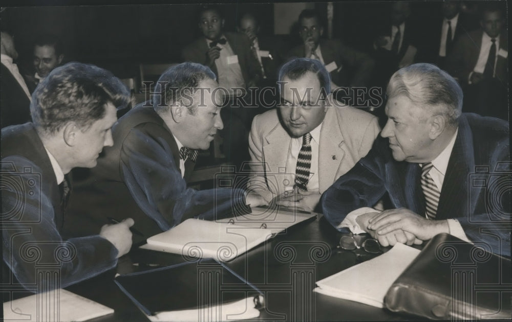 1955 Press Photo Albert Fuller and Attorneys Around table in Courtroom - Historic Images