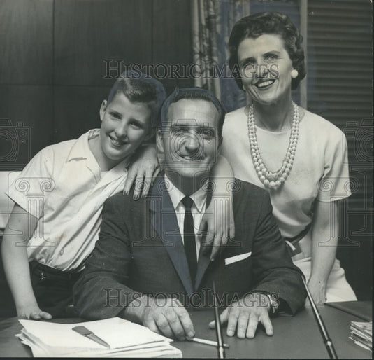 1961, Art Hanes Mayor of Birmingham with Wife Eleanor & son Tommy - Historic Images