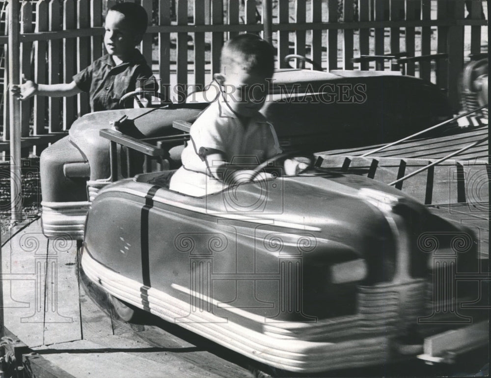 1955, Children on bumper cars at Kiddieland in Birmingham - abno01532 - Historic Images