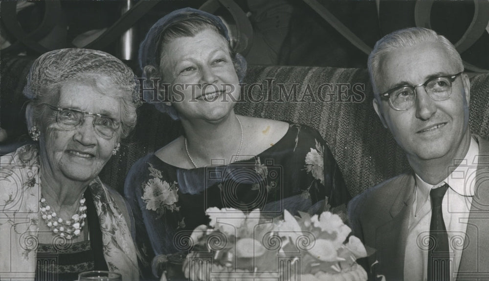 1959 Press Photo Sunday School teacher Claudia Watlington at surprise luncheon - Historic Images