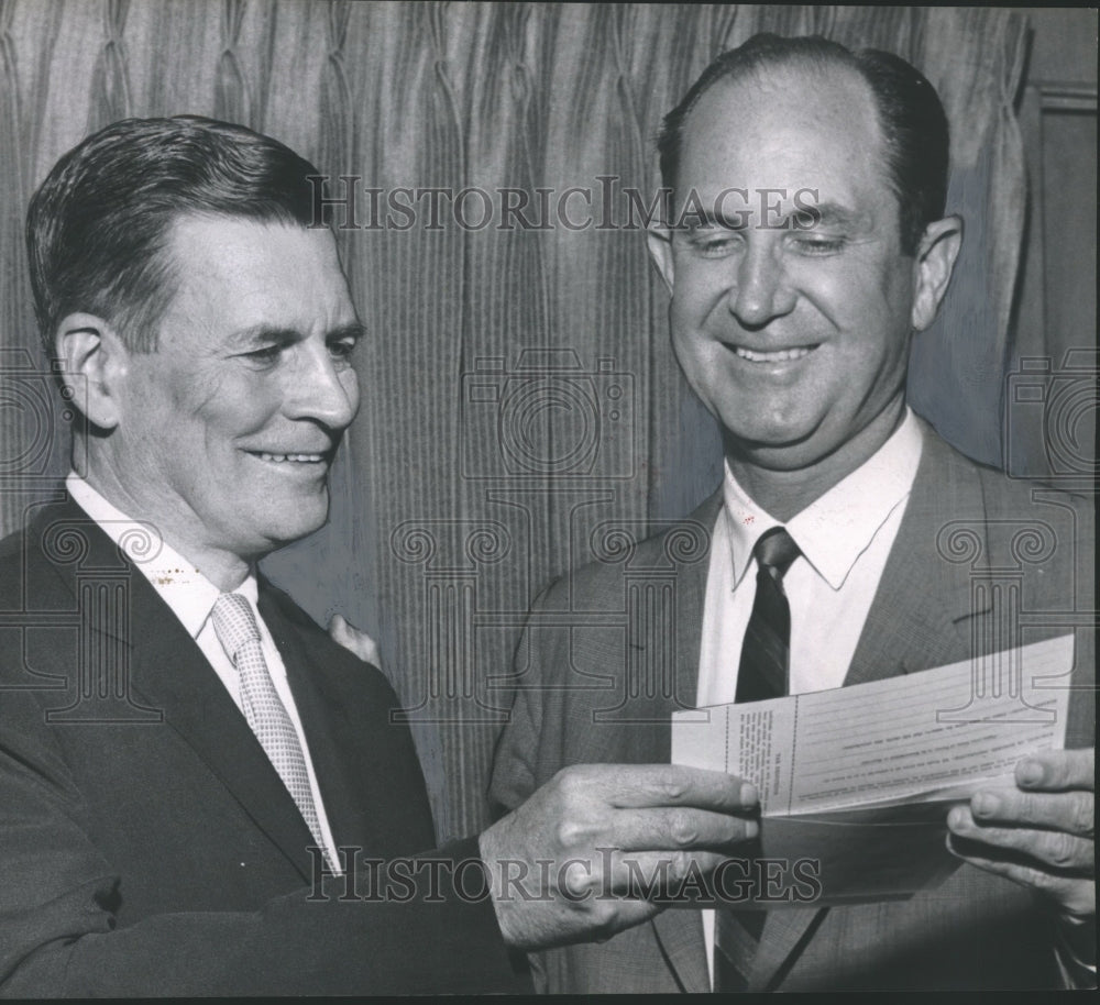 1962 Press Photo Birmingham-Southern College receives $101,20 gift from Bank - Historic Images