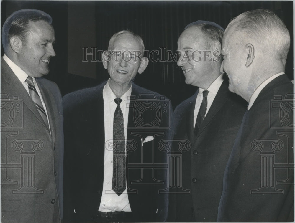 1967 Dr. Paul Haley & others hailing top citizen in Alabama - Historic Images