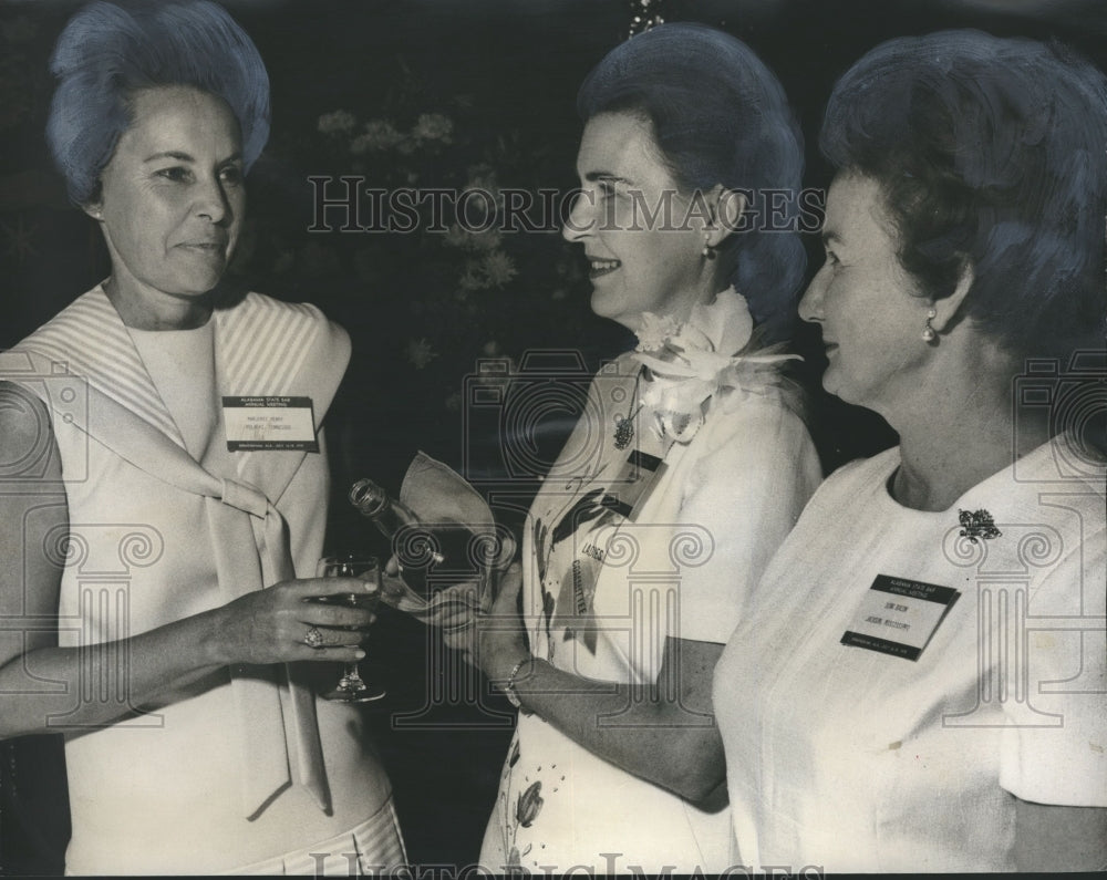 1970 Press Photo Birmingham Bar Auxiliary ladies at party in Parliament House - Historic Images