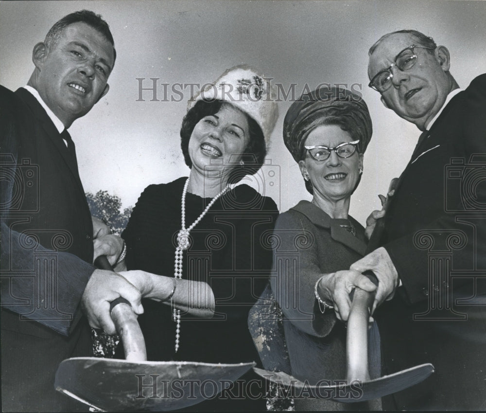 1965 Press Photo Birmingham Business Professional Women's Club Tree Planting-Historic Images
