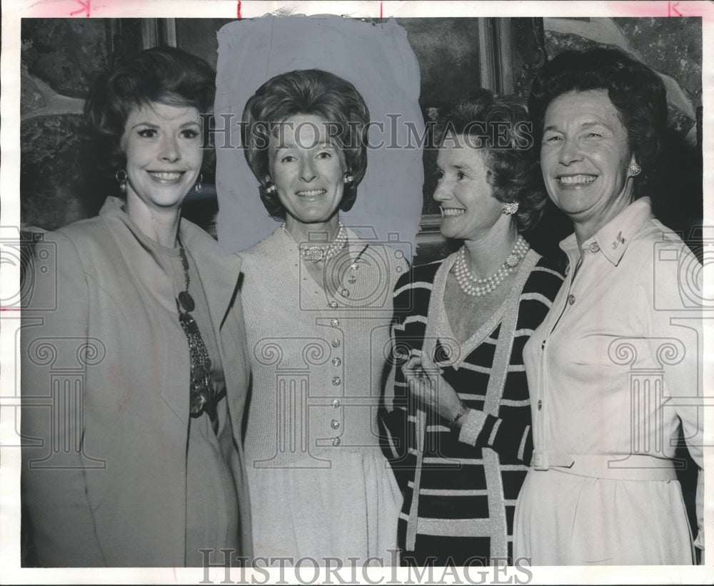 1975 Press Photo Women&#39;s Committee of 100 - Mrs. Angier Biddle Duke, Others - Historic Images