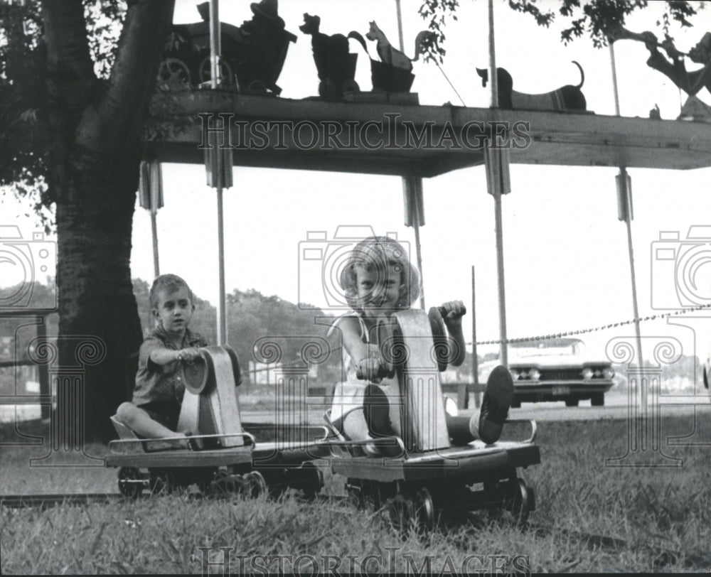 1960 Press Photo Kids on Ride at Fair Park, Birmingham, Alabama - abno01743 - Historic Images