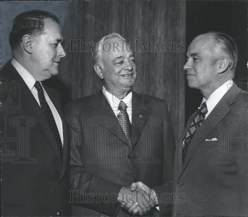 1974 Press Photo Sears Stores Executives Honor Retiree Roper Dial - abno01786 - Historic Images