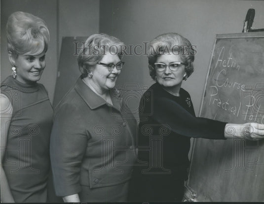 1968, Mrs. Margaret Dillon with Women's Junior Chamber of Commerce - Historic Images