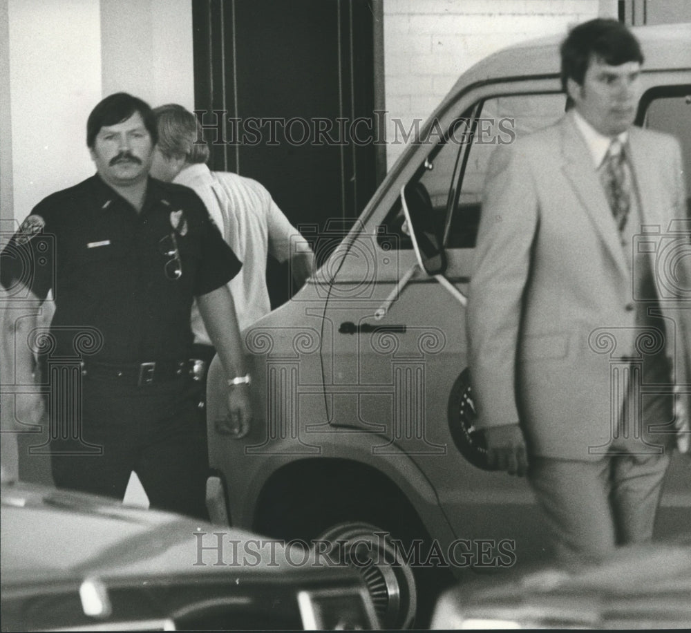 1981 Bessemer police officer S. D. Crump and others outside van - Historic Images