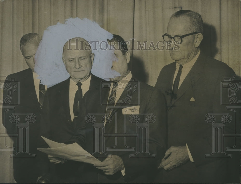 1954 Governor George Wallace and paper executive T. T. Dunn - Historic Images