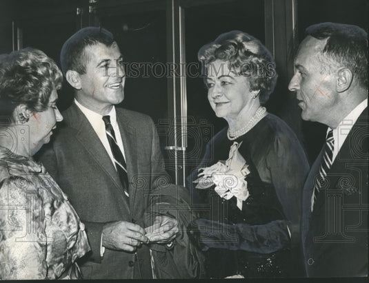 1964 Press Photo Elegantly gowned patrons chat before curtain call... - Historic Images