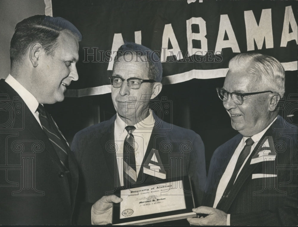 1964 Press Photo Mortimer Jordan, Ernie Gaston honored by Gilbert Carpenter - Historic Images