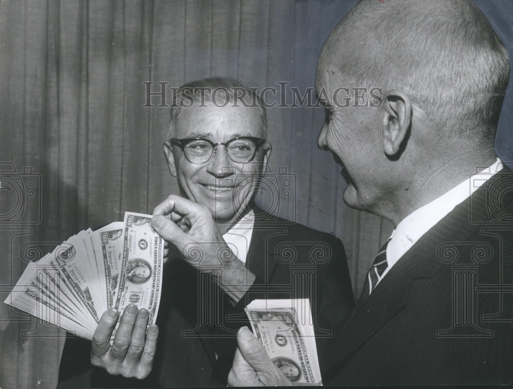 1969 Press Photo First National Bank of Birmingham - John Hand and Donald Comer - Historic Images