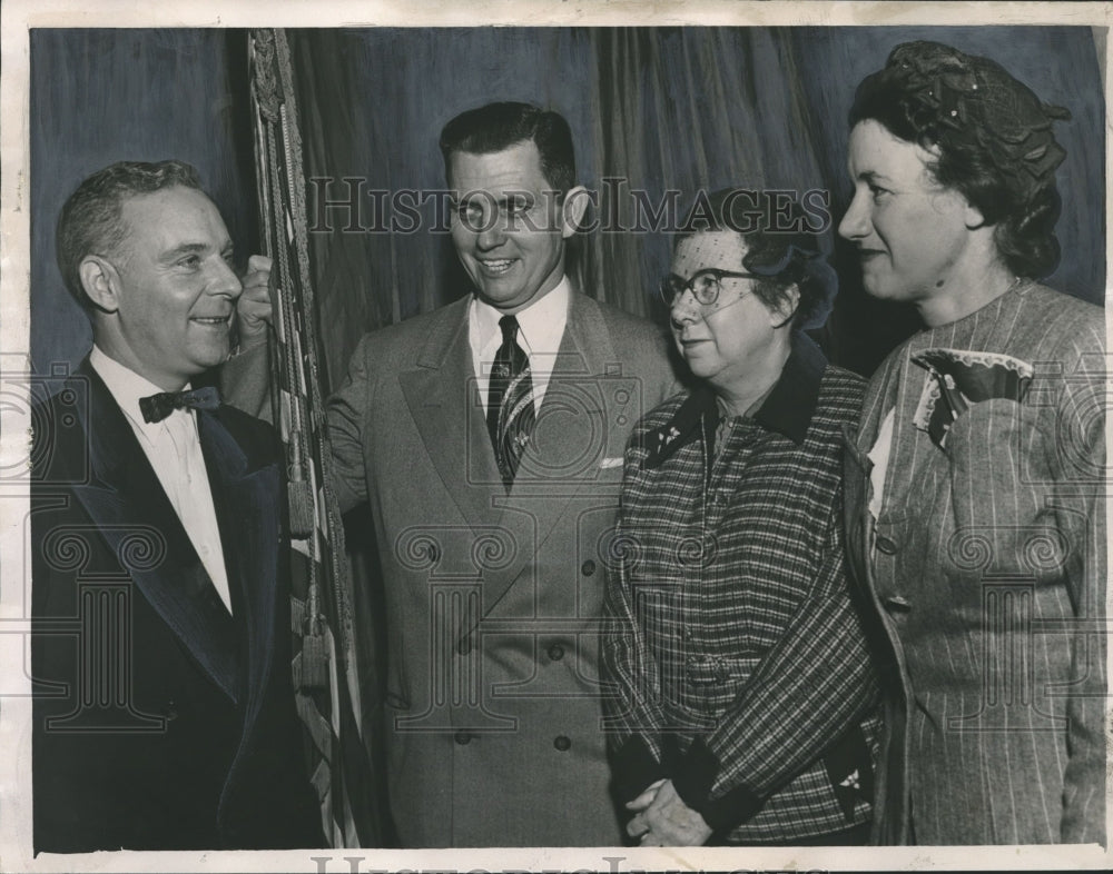 1953 Judge Talbot Ellis at Birmingham PTA Council meeting - Historic Images