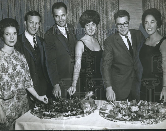 1962 Press Photo Scribblers enjoying a buffet supper at the King's Inn - Historic Images