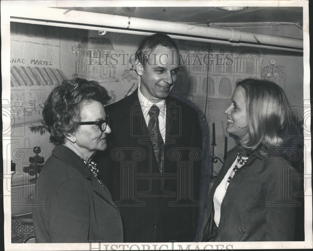 1974 Alabama Senator Richard Dominick, Others at Democratic Meeting - Historic Images