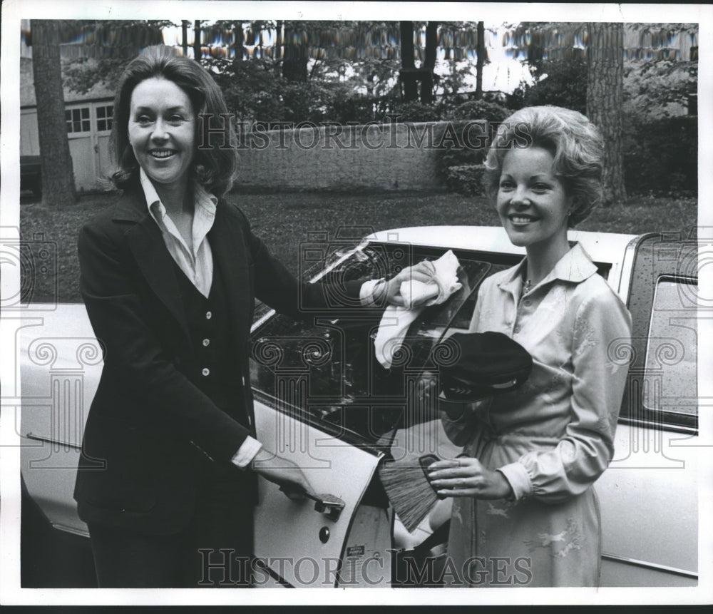 1976, Wife of Politician Mrs. Richard Dominick, left, and Mrs Hawkins - Historic Images