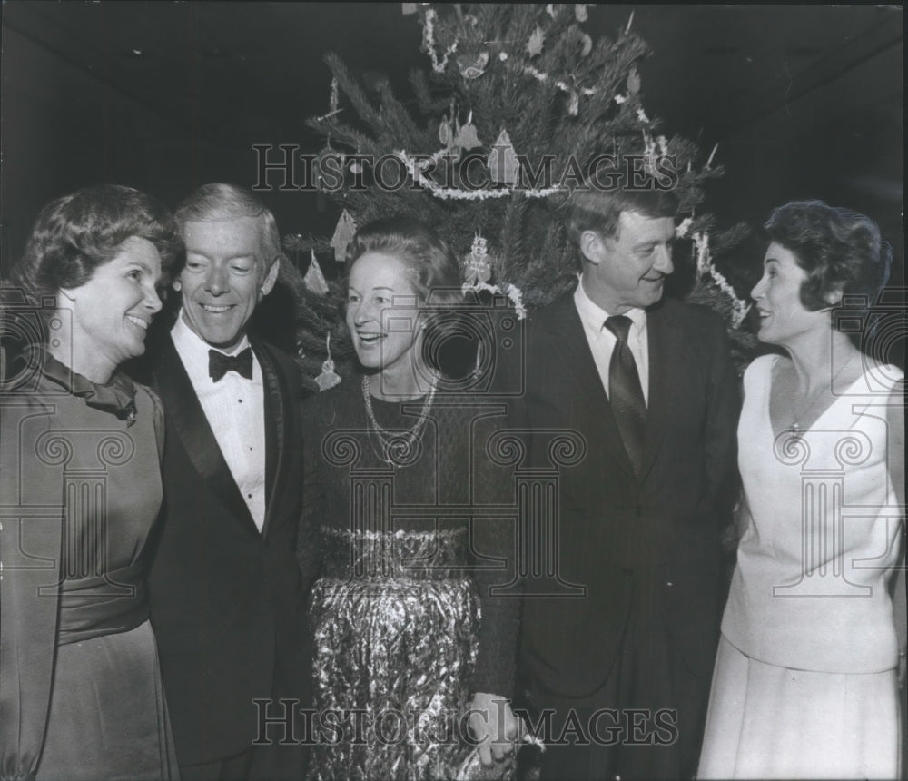 1971 Press Photo Attendees of Music Club Christmas party at Museum of Art-Historic Images