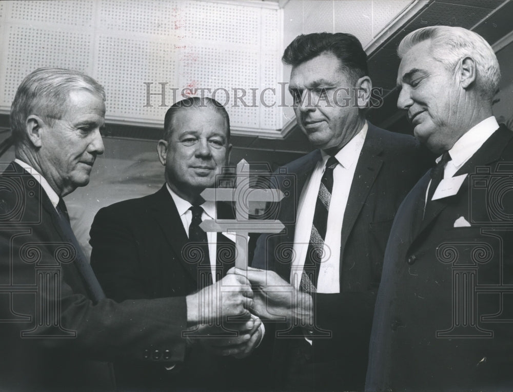 1965 Press Photo Leaders against tuberculosis in Jefferson County, Alabama - Historic Images