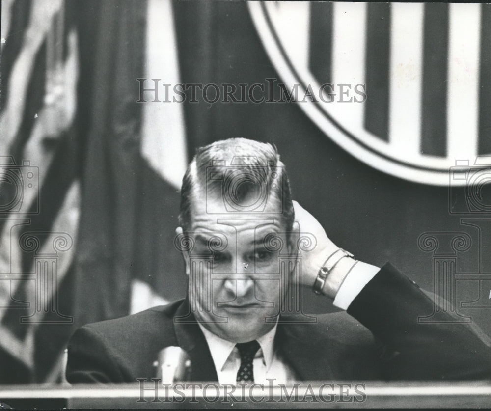 1971 Press Photo Judge Conrad Fowler mulls question during session, Alabama - Historic Images