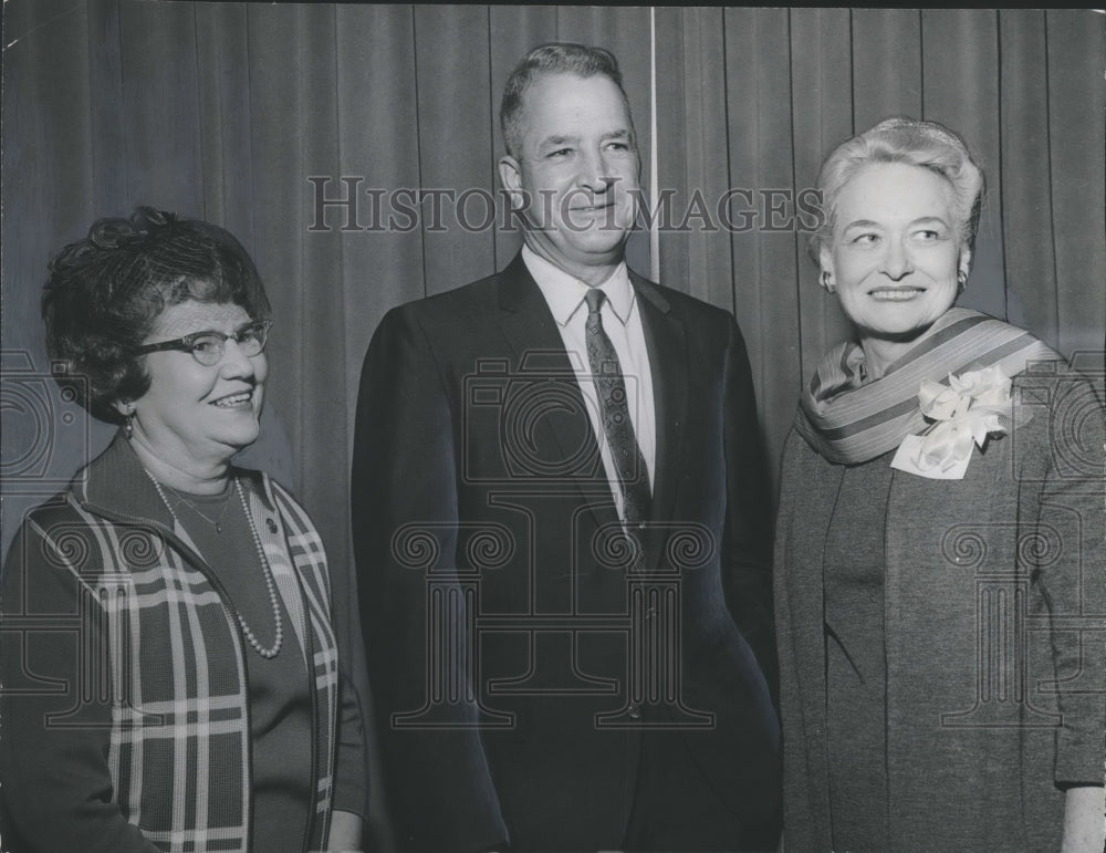 1969, Judge Fowler speaks at Alabama women&#39;s club opening session - Historic Images