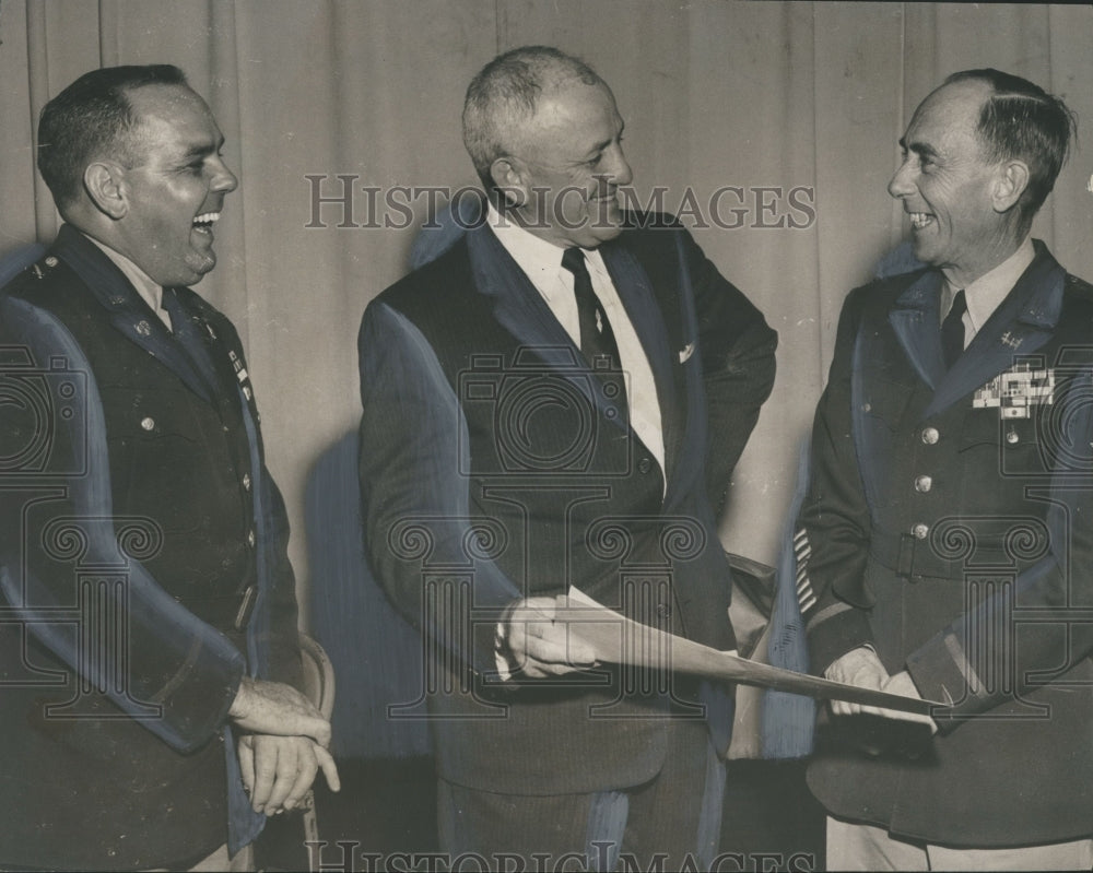 1957 Press Photo Major General Walter J. Hanna, Others at Decatur, Alabama Meet - Historic Images